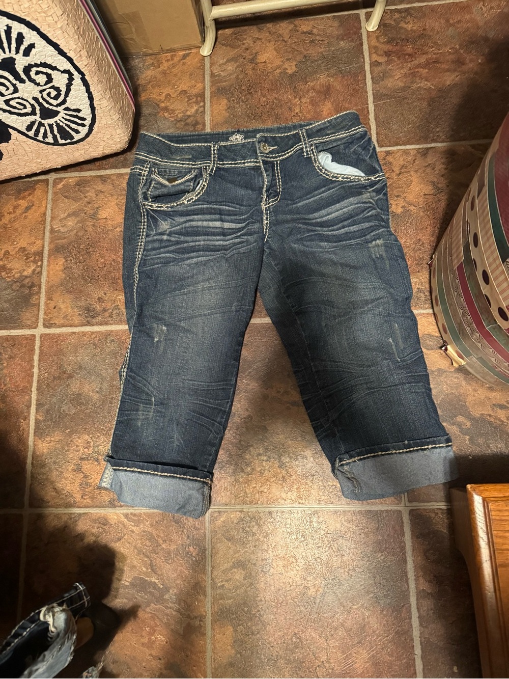 Almost Famous Dark Blue Rolled-Cuff Capri Women’s Jeans Size 13